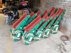 現(xiàn)貨供應各種型號電磁振動給料機、GZ電磁給料機、礦用電磁振動給